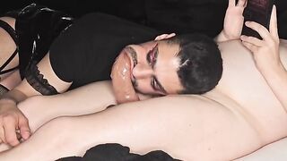 Femboy gibt parent Gargling