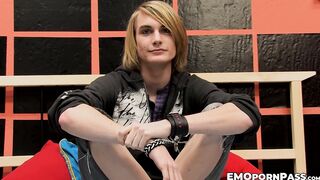 Blond Preston Andrews loves to show off his wanking technique