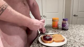 Dangled White Bodybuilder Makes a Jism Sandwich with Numerous Explosions