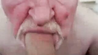 Amateur Daddy Bear Sucks Cock4r