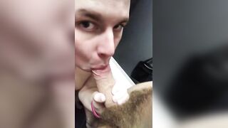 Je suce un mec gros dans la cabine de la piscine09o