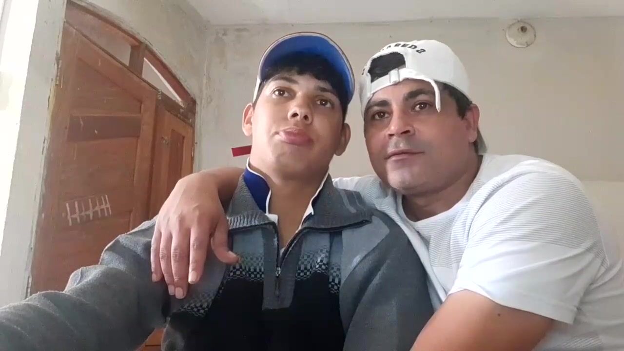 Jovenes Latinos Follandoff